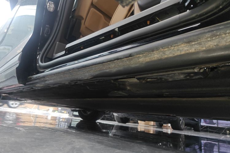 腾势D9 2024款 DM-i 980 四驱尊荣型局部细节9002