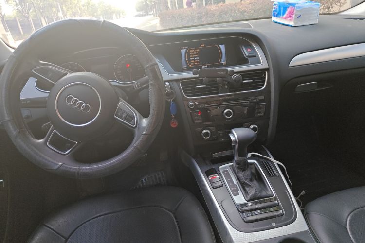 奥迪A4L 2015款 35 TFSI 自动标准型中控内饰7002