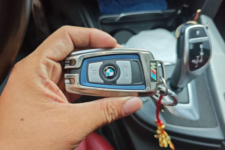 宝马3系 2019款 320i M运动曜夜版中控内饰7001