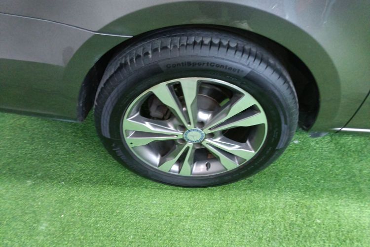 奔驰V级 2017款 V 260 领航版车身外观6008