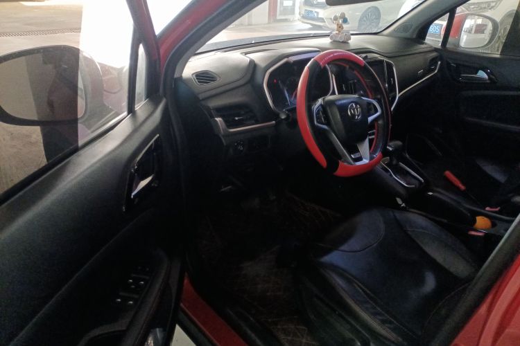 中华V3 2017款 1.5L 自动精英型中控内饰20