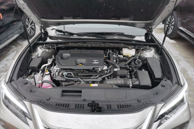 雷克萨斯ES 2025款 300h 臻享版机舱底盘24