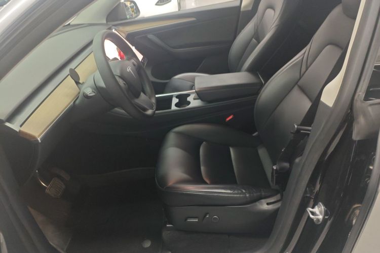 特斯拉 Model Y 2022款 长续航全轮驱动版中控内饰19