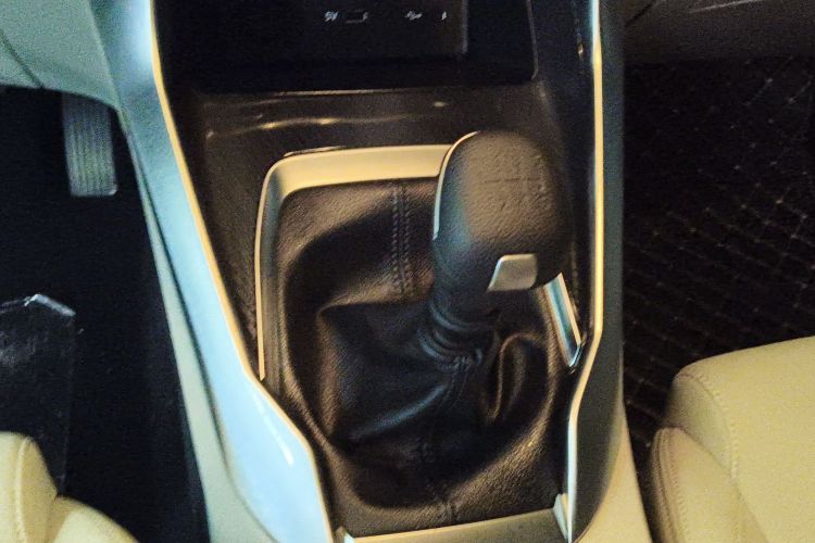 上汽大通MAXUS 大通G50 2023款 1.5T 手动畅游A中控内饰18