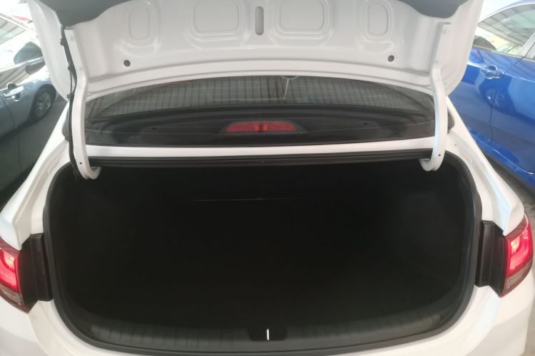 现代 悦动 2020款 1.6L 自动GL悦目版机舱底盘23