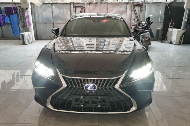 雷克萨斯ES 2021款 300h 臻享版车身外观2