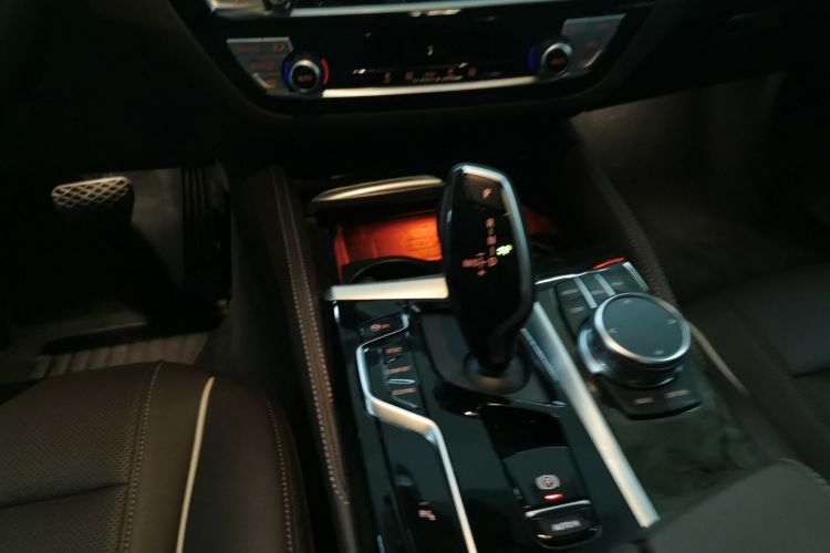 宝马5系 2022款 改款二 525Li 豪华套装中控内饰18