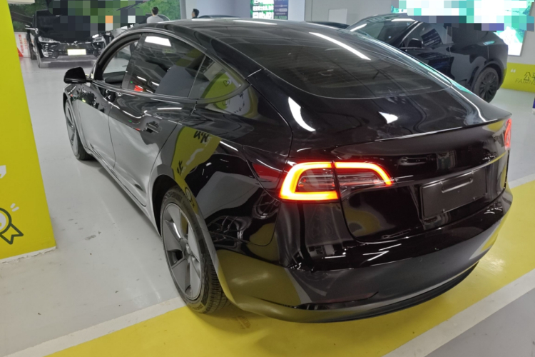 特斯拉 Model 3 2021款 标准续航后驱升级版 3D6车身外观4