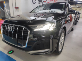 奥迪Q7 2021款 45 TFSI quattro S line运动型