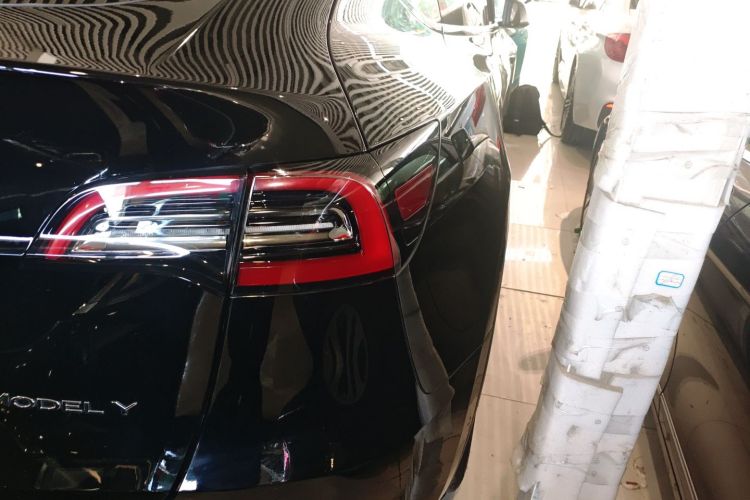 特斯拉 Model Y 2022款 后轮驱动版车身外观9