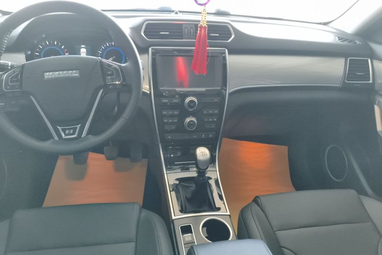 哈弗H2 2018款 红标 1.5T 手动两驱豪华型中控内饰16