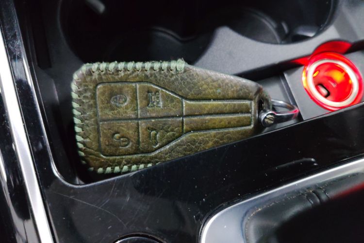 红旗HS5 2019款 2.0T 智联旗享四驱版中控内饰11