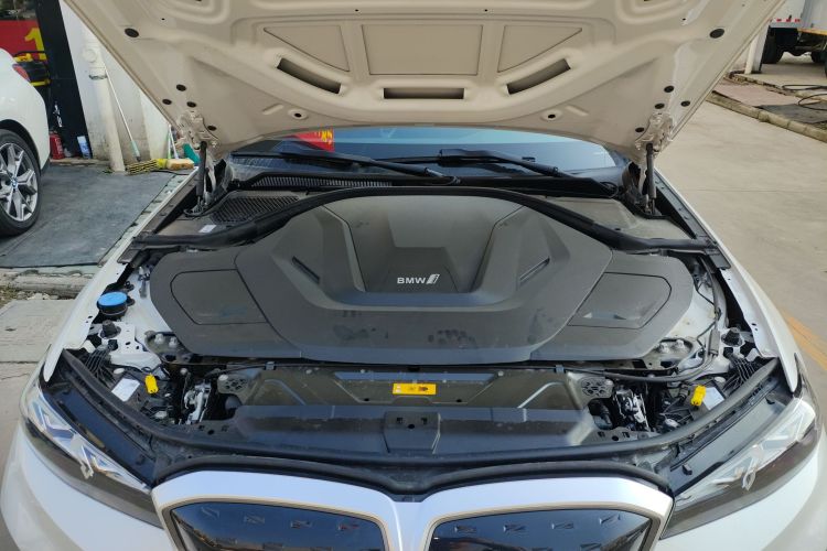 宝马i3 2022款 eDrive 35 L机舱底盘24