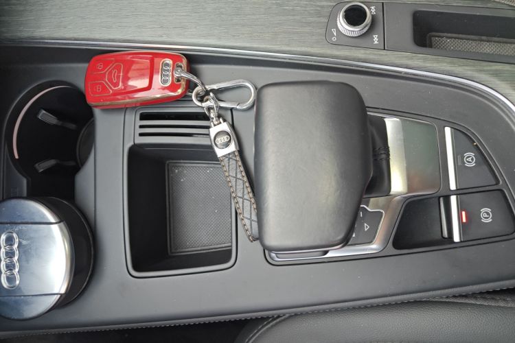 奥迪A4L 2022款 40 TFSI 时尚致雅型中控内饰18