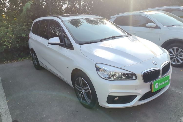 宝马2系旅行车(进口) 2015款 218i 运动设计套装车身外观3