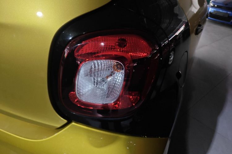 smart forfour 2016款 1.0L 52千瓦灵动版车身外观6006