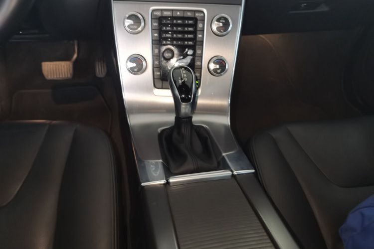 沃尔沃S60 2017款 S60L T4 智远版中控内饰18