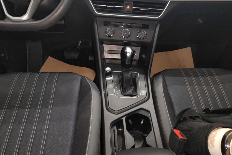 大众 途观L 2022款 330TSI 自动两驱舒享版中控内饰18