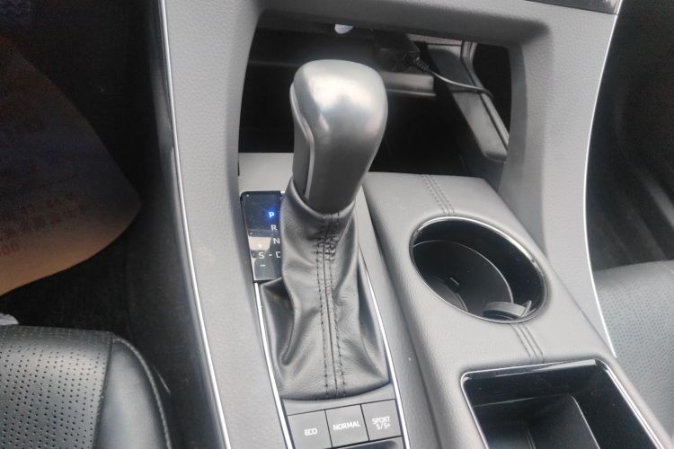 丰田 亚洲龙 2021款 2.5L 豪华版中控内饰18