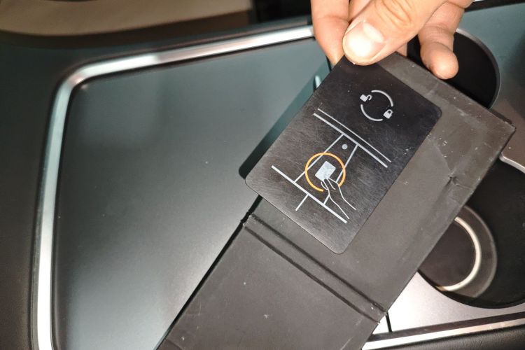 特斯拉 Model Y 2021款 长续航全轮驱动版中控内饰7001