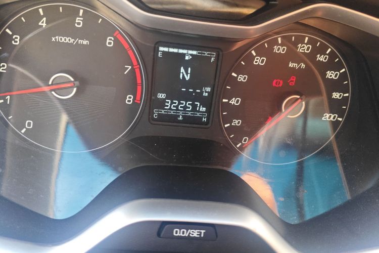 宝骏310 2017款 1.5L 自动时尚型中控内饰15