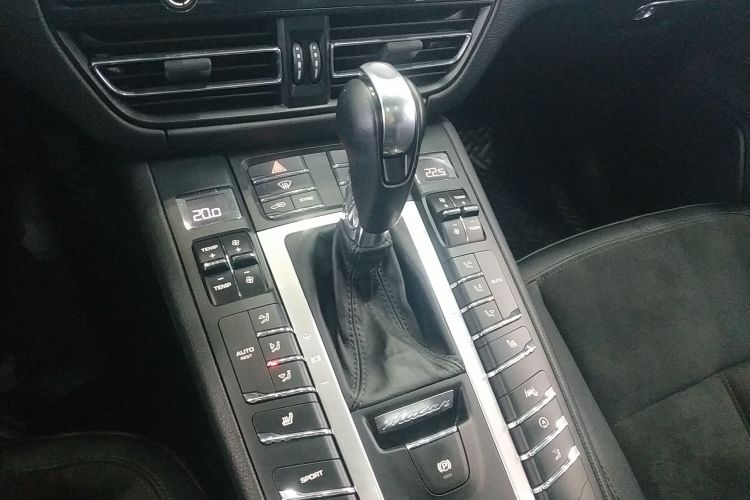 保时捷 2020款 Macan 2.0T中控内饰18
