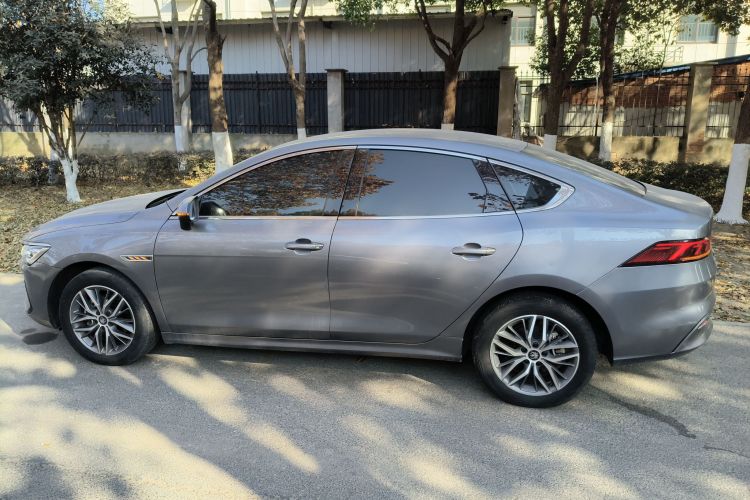 比亚迪 秦PLUS 2024款 荣耀版 EV 420KM领先型车身外观4