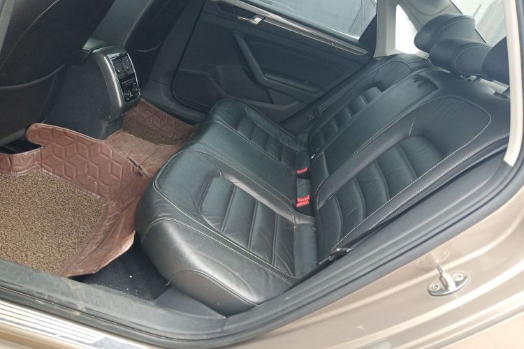 大众 帕萨特 2016款 280TSI DSG尊荣版中控内饰21