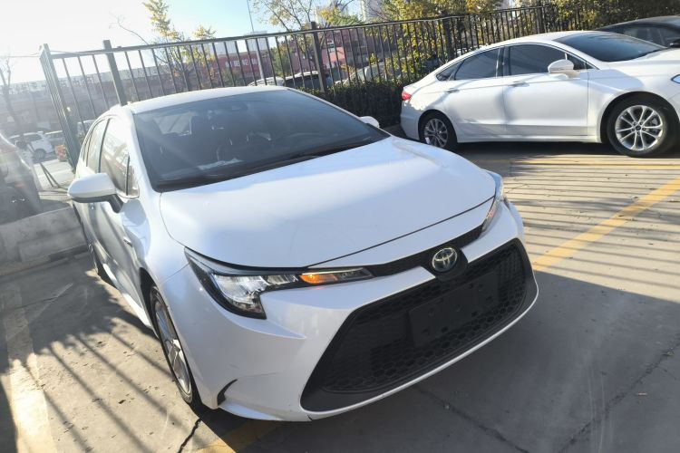 丰田 雷凌 2021款 双擎 1.8H E-CVT领先版车身外观3