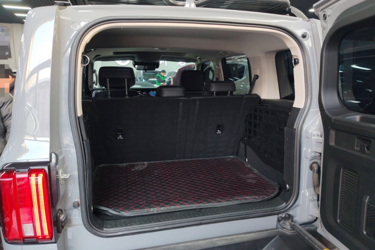 坦克300 2023款 越野版 2.0T 征服者机舱底盘23