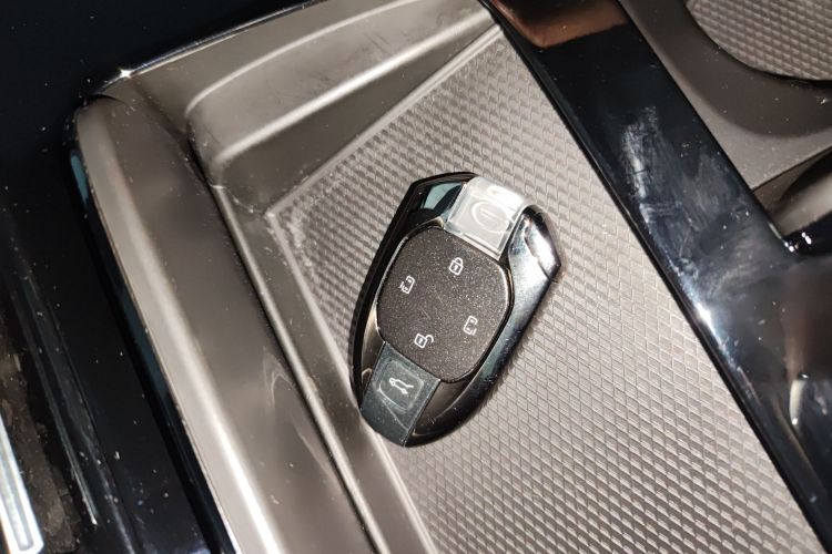 广汽传祺 传祺M8 2024款 大师系列 400T 尊贵版中控内饰7001