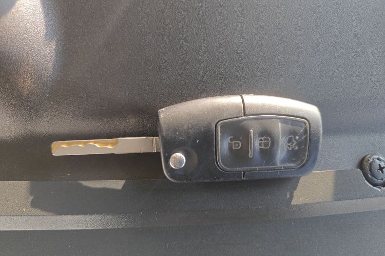 福特 福克斯 2013款 两厢经典 1.8L 自动基本型中控内饰11