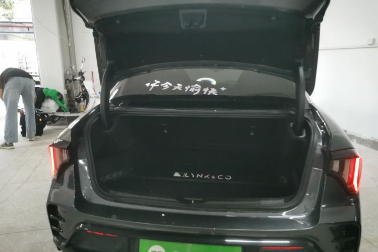 领克03 2023款 2.0TD DCT劲Halo机舱底盘23