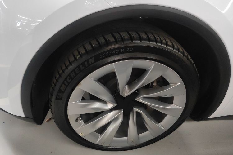 特斯拉 Model Y 2025款 后轮驱动 首发版车身外观6007