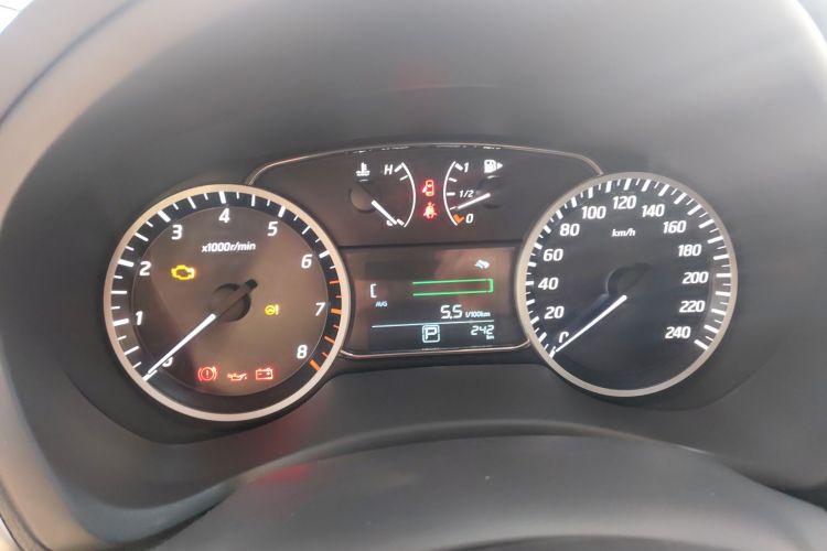 日产 轩逸 2024款 改款 经典 1.6XE CVT舒适版中控内饰14