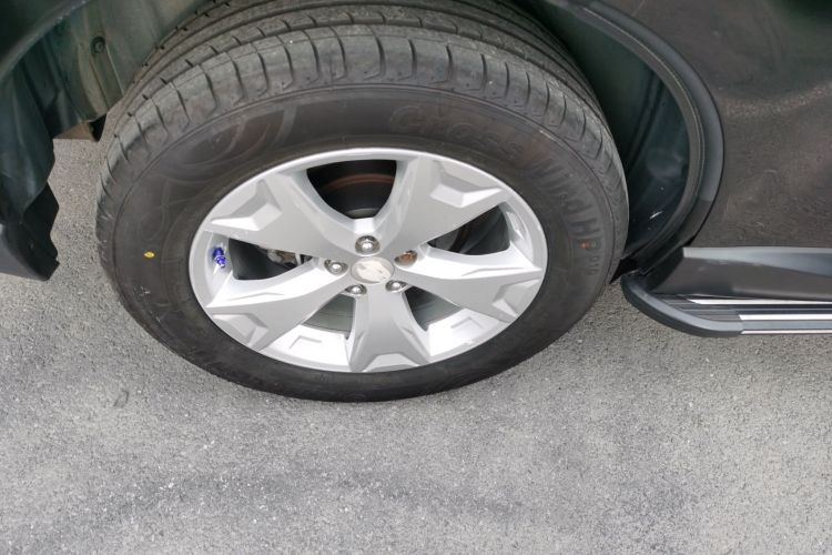 斯巴鲁 森林人 2013款 2.5i 自动精英版车身外观6008