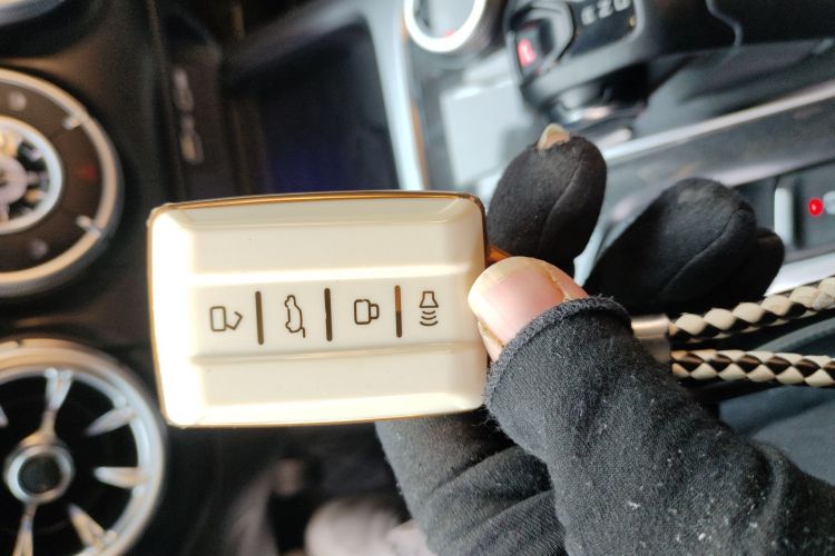 坦克300 2021款 越野版 2.0T 挑战者中控内饰11