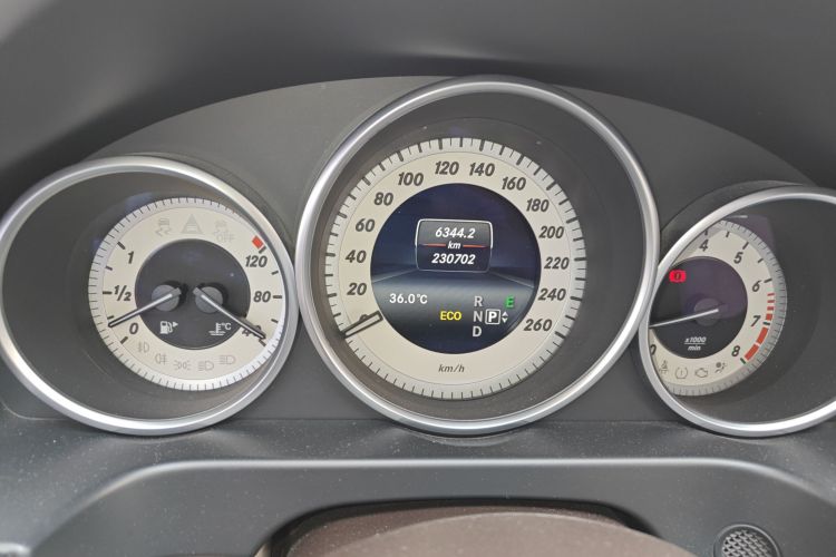 奔驰E级 2015款 E 260 L 运动型中控内饰15