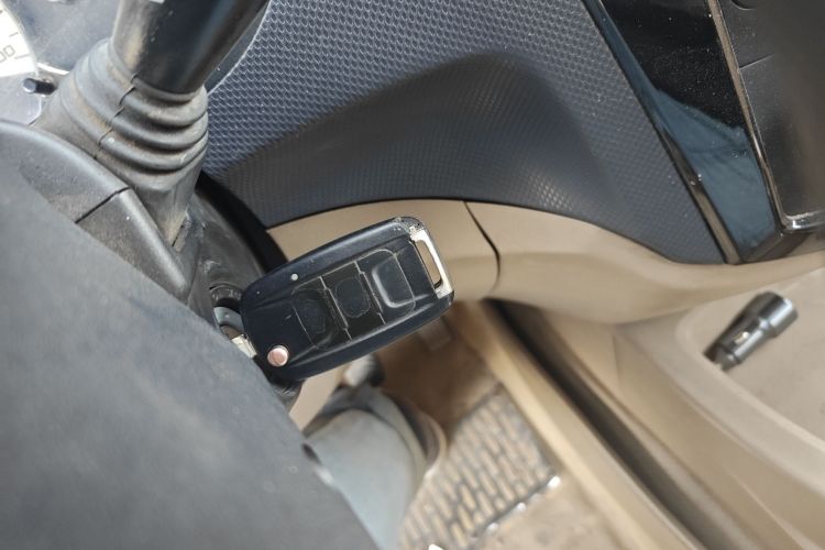 五菱汽车 五菱宏光 2014款 1.5L S舒适型中控内饰11