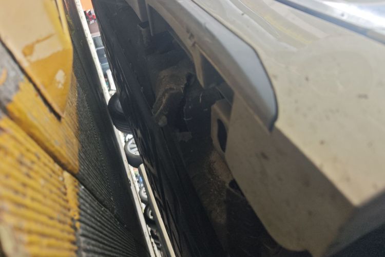 埃安 AION S Plus 2023款 80 科技版 三元锂局部细节9001