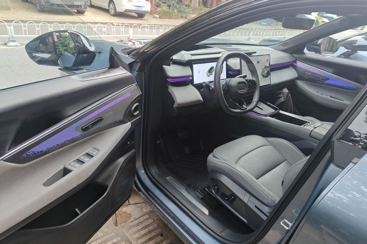 领克08 EM-P 2025款 220km 四驱性能Halo中控内饰7003