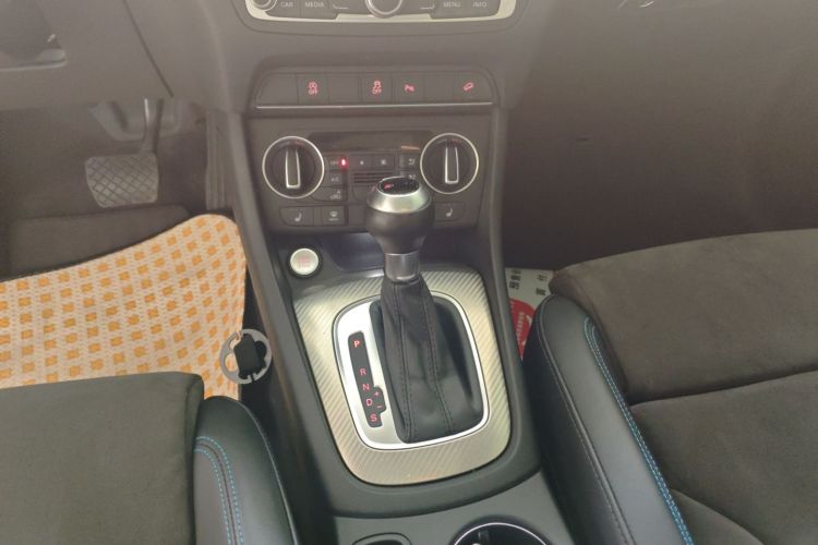奥迪Q3 2016款 40 TFSI quattro 全时四驱运动型中控内饰18