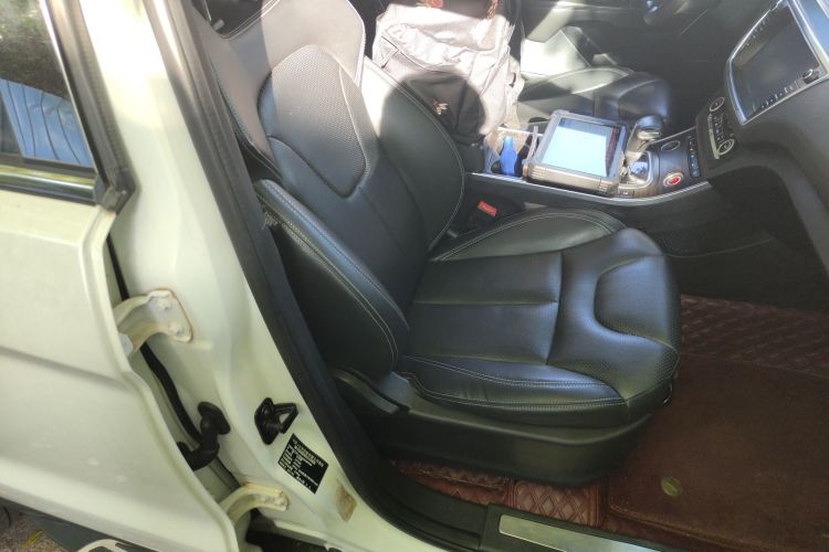 陆风X7 2016款 2.0T 全景尊贵版局部细节41