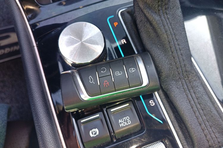 广汽传祺 传祺GS5 2019款 235T 自动精英版中控内饰11