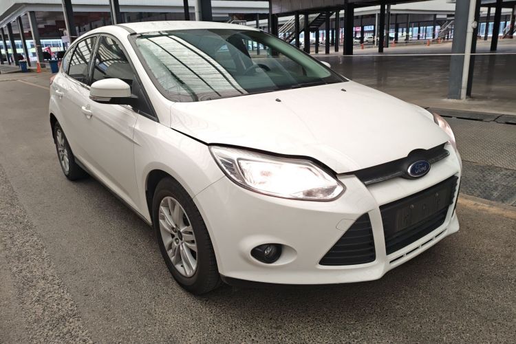 福特 福克斯 2012款 两厢 1.6L 自动舒适型车身外观3