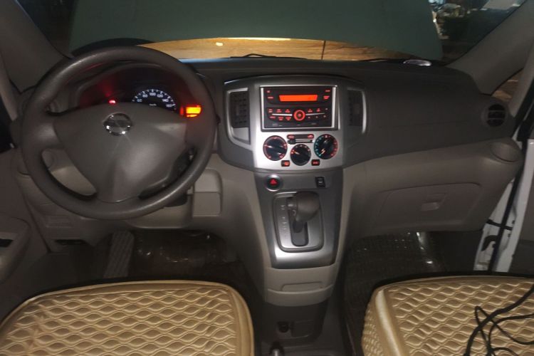 日产NV200 2016款 改款 1.6L CVT豪华型中控内饰7002