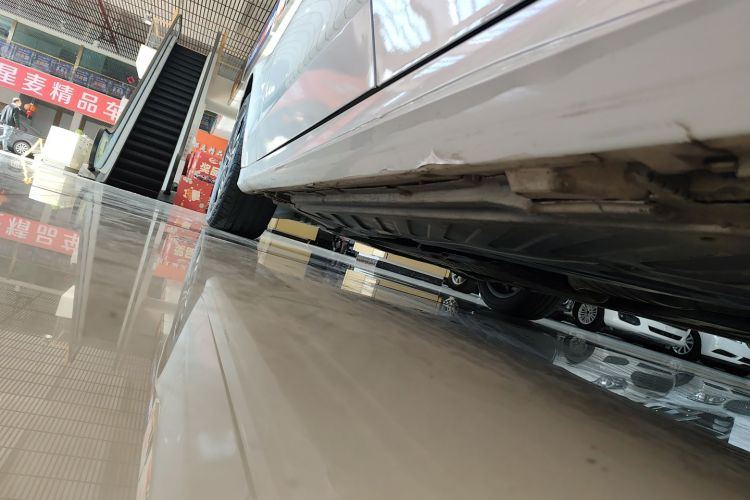 奔驰C级 2017款 C 200 运动版局部细节9002