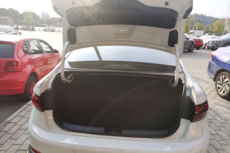 大众 速腾 2025款 改款 300TSI DSG超越版机舱底盘23