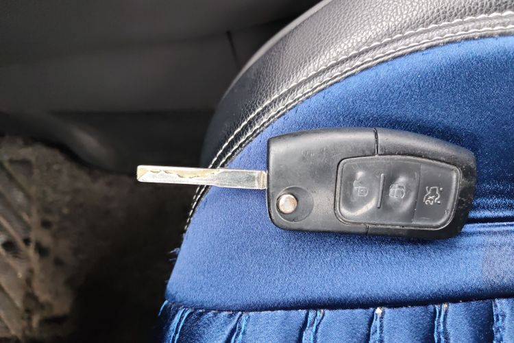 福特 福克斯 2013款 两厢经典 1.8L 自动基本型中控内饰11