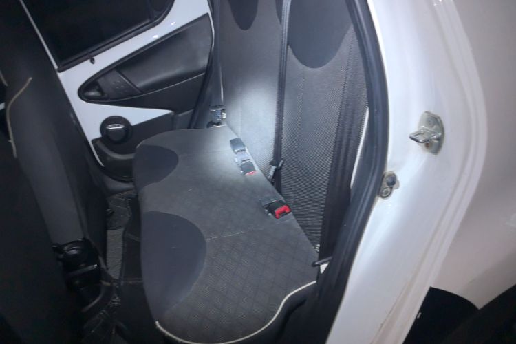 比亚迪F0 2015款 1.0L AMT 铉酷型中控内饰7004